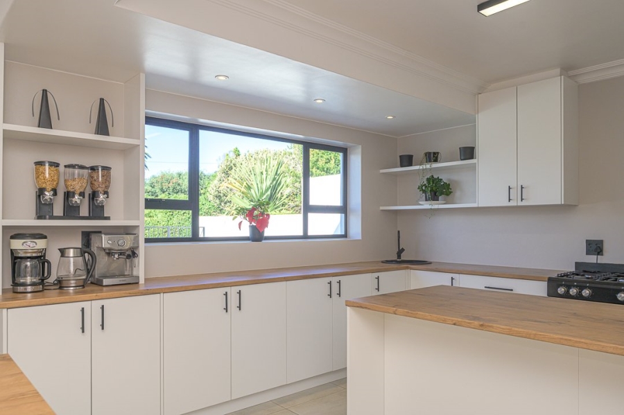 9 Bedroom Property for Sale in Westcliff Western Cape